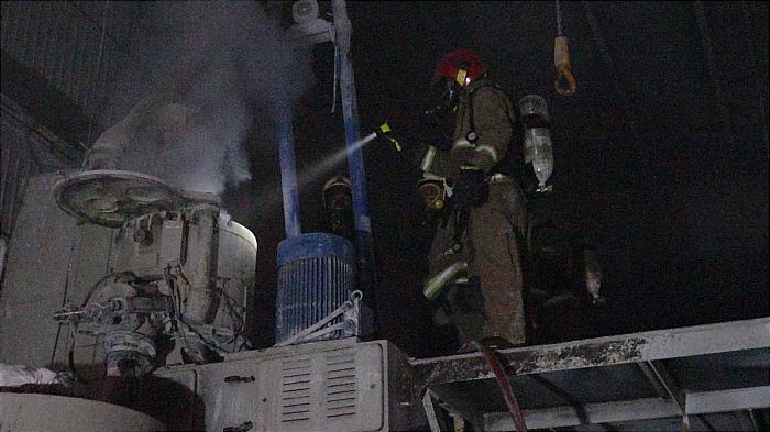 آتش سوزی در یک کارخانه تولیدی کفش مهار شد