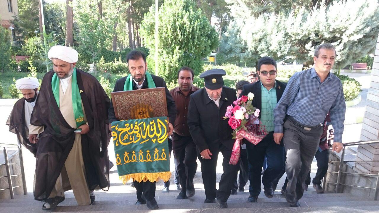 کاروان زیر سایه خورشید به باغشهر تاریخی مذهبی نطنز رسید