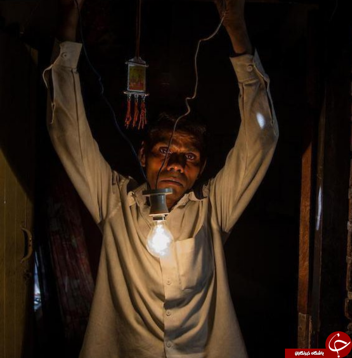 عجیب ترین مرد دنیا، که غذایش برق است + تصاویر عجیب ترین مرد دنیا، که غذایش برق است + تصاویر