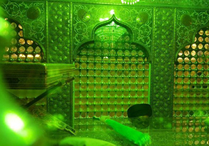 آیین عطرافشانی و گلاب شویی حرم مطهر حضرت شاه چراغ(ع)