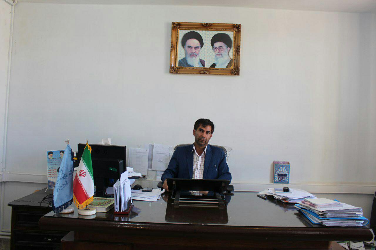 کشف 52بسته هروئین از خودرو 405