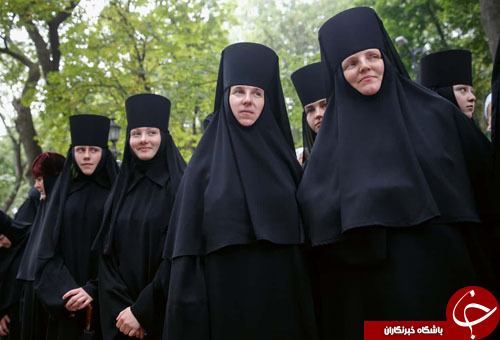 تصاویر روز: از طویل&zwnj;ترین پل معلق جهان تا قرار دادن 700 عروسک مقابل یک کلیسا