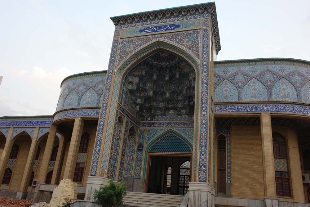 دوره‌های آموزش زبان خارجی را پیگیری می‌کنیم/ بهره‌گیری از اساتید داخلی و خارجی برای تعلیم طلاب