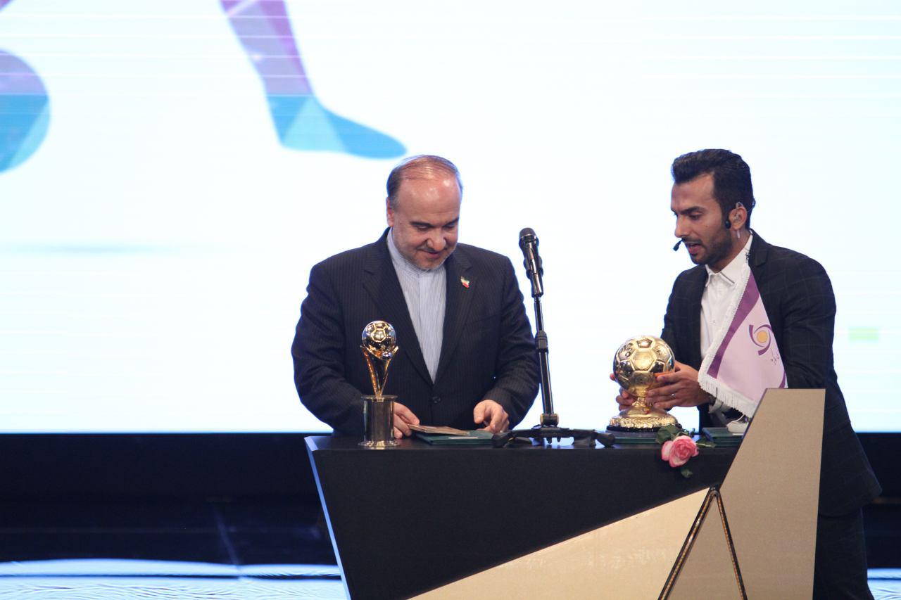 طارمی بهترین بازیکن لیگ شانزدهم شد/ پرسپولیس و برانکو برترین باشگاه و سرمربی فصل شدند