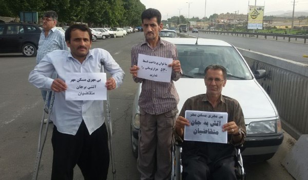 استقبالی متفاوت از آخوندی وزیر راه وشهرسازی در فرودگاه سنندج