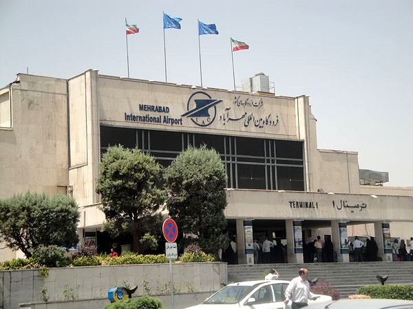 ضرب&zwnj; و شتم مامور راهور تهران توسط نماینده مجلس/ پلیس پیگیر حادثه ضرب و شتم در فرودگاه مهرآباد است