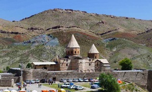 حضور چهار هزار ارمنی در آئین سالانه قره کلیسای در چالدران