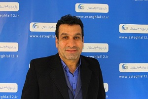 مومنی: غیر متخصص ها استقلال را مدیریت می کنند