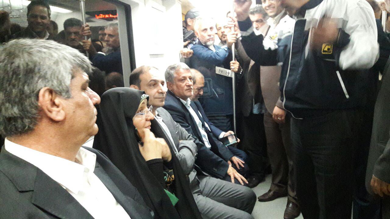 مترو سواری اعضای جدید شورای شهر برای حضور در مرقد امام راحل+ تصاویر