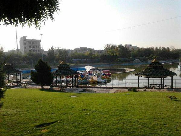 لذت قایق سواری در دریاچه بوستان المهدی را تجربه کنید