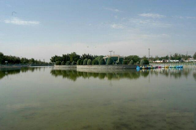 لذت قایق سواری در دریاچه بوستان المهدی را تجربه کنید