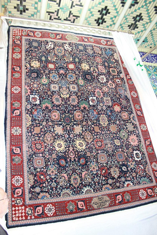 رونمایی از قالی اهدایی دلیجان به مراسم قالی شویان مشهد اردهال