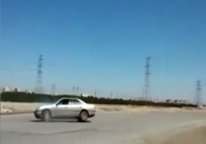 تشییع پیکر دانش&zwnj;آموز جانباخته در حادثه واژگونی اتوبوس/حرکات نمایشی خطرناک با پژو 405/ترمز بریدن جرثقیل حادثه ساز شد! + فیلم و تصاویر