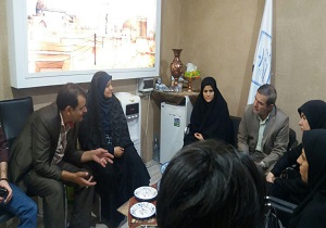 رونمایی از کتاب جلوه زیبایی در زیلوی میبد
