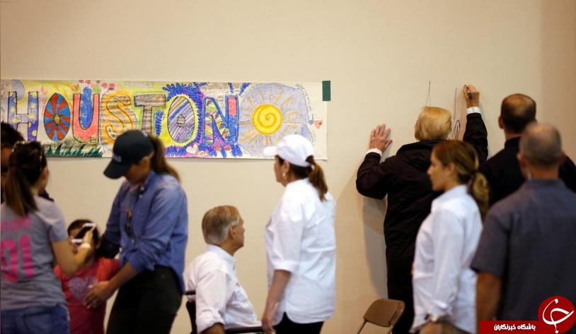 ژست&zwnj;های مردمی ترامپ در بازدید از مناطق سیل&zwnj;زده+ تصاویر