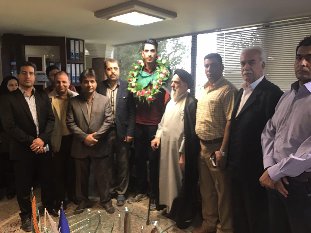 استقبال از دارنده مدال طلای مسابقات دانشجویان جهان + تصاویر
