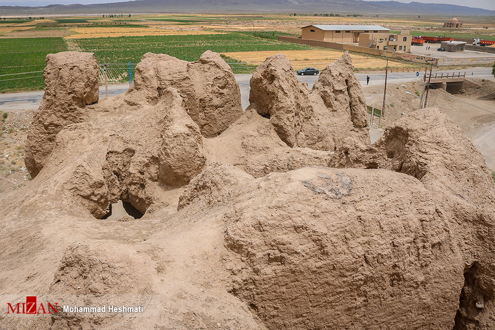 سازه&zwnj;های کشف شده زیر روستای ۱۰۰۰ ساله+تصاویر