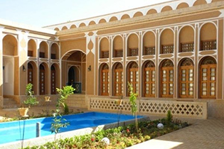 تعطیلی یک واحد غیر مجاز خدمات گردشگری در آران و بیدگل