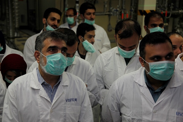 فعالان رسانه ای  از تأسیسات هسته ای نطنز و اراک بازدید کردند