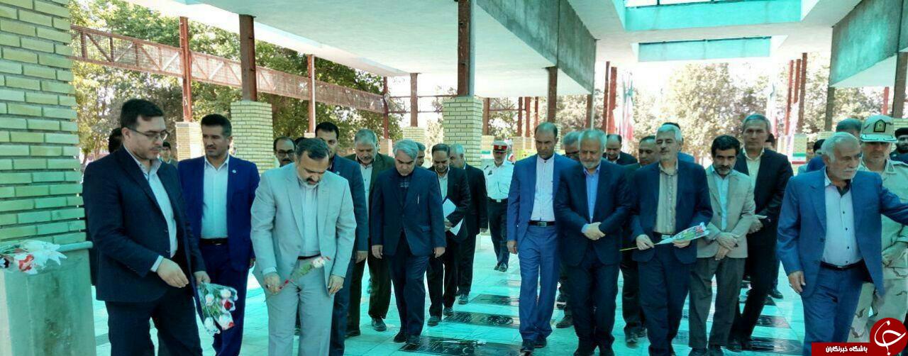 غبارروبی مزار شهدای قوچان با حضور استاندار خراسان رضوی