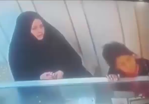 شگرد خاص زن سارق و دخترش برای سرقت از طلافروشی+فیلم