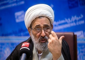 تحریفات و انحرافات از خط امام خمینی(ره) هر روز عمق بیشتری پیدا می‌کند