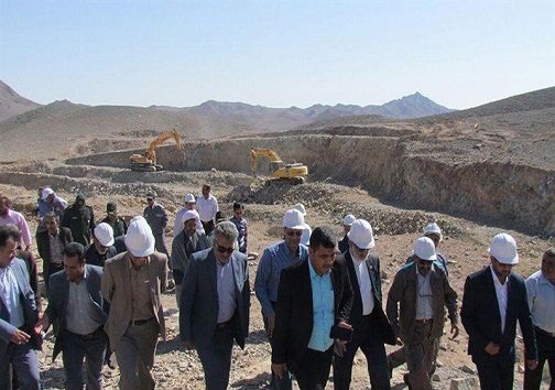 برداشت ماده معدنی طلا&zwnj; در هیرد نهبندان