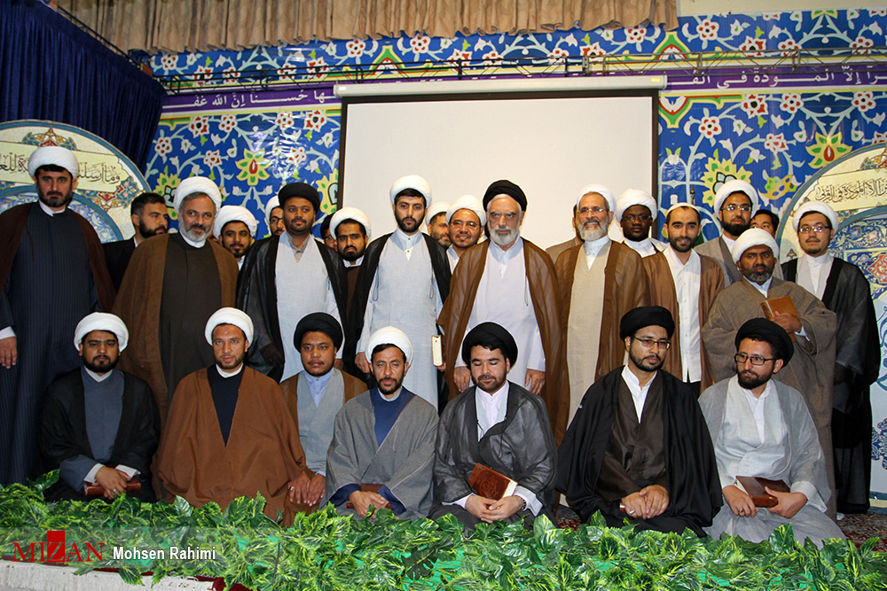 مراسم عمامه گذاری طلاب غیر ایرانی در مشهد+تصاویر