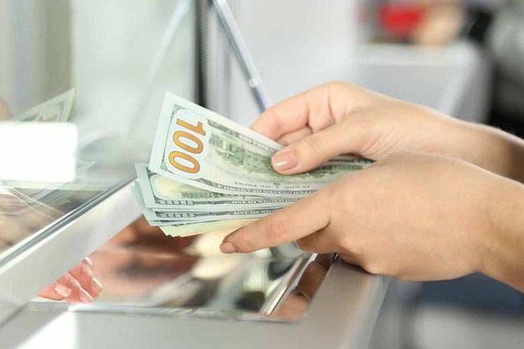 کاهش نسبی قیمت میوه در آستانه عید غدیر/ فروش ارز مسافرتی فقط با نرخ آزاد