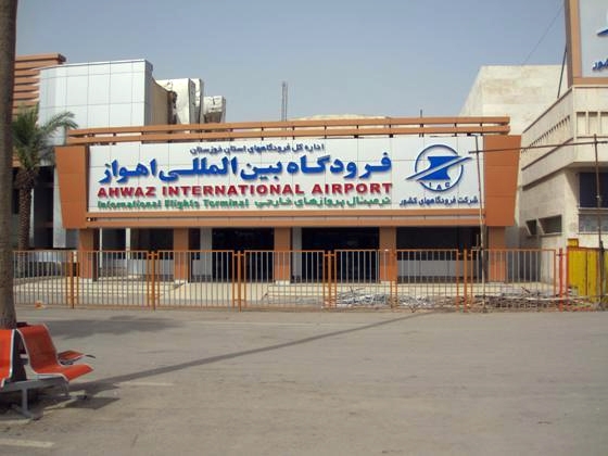 سرگردانی ۳۰ مسافر درفرودگاه اهواز