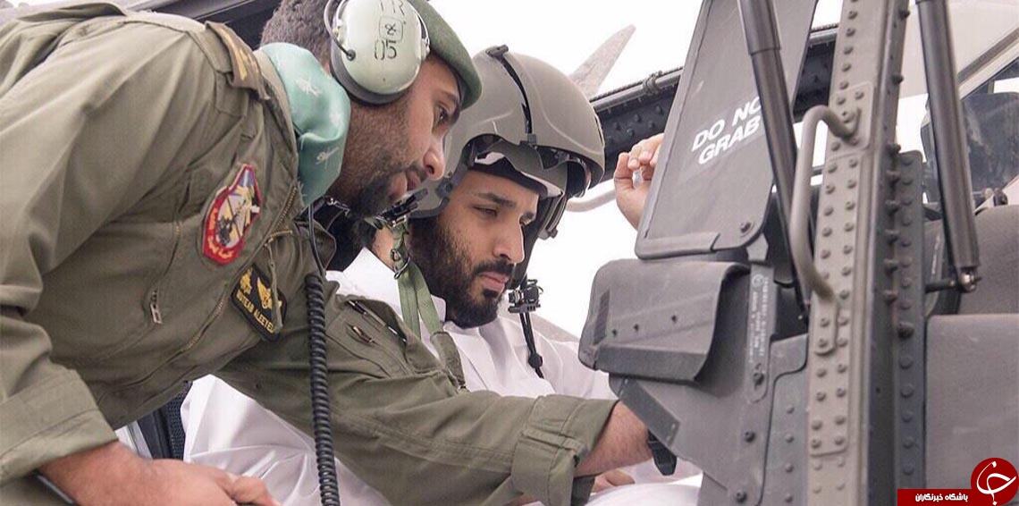 حضور ولیعهد عربستان با بالگرد آپاچی در وسط ورزشگاه + تصاویر و فیلم