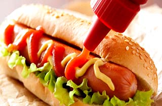 خوردن «هات داگ» جان پسربچه‌ای را گرفت