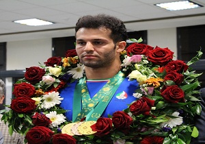 شهنام نظرپور عازم رقابت‌های شیرجه قهرمانی آسیا شد