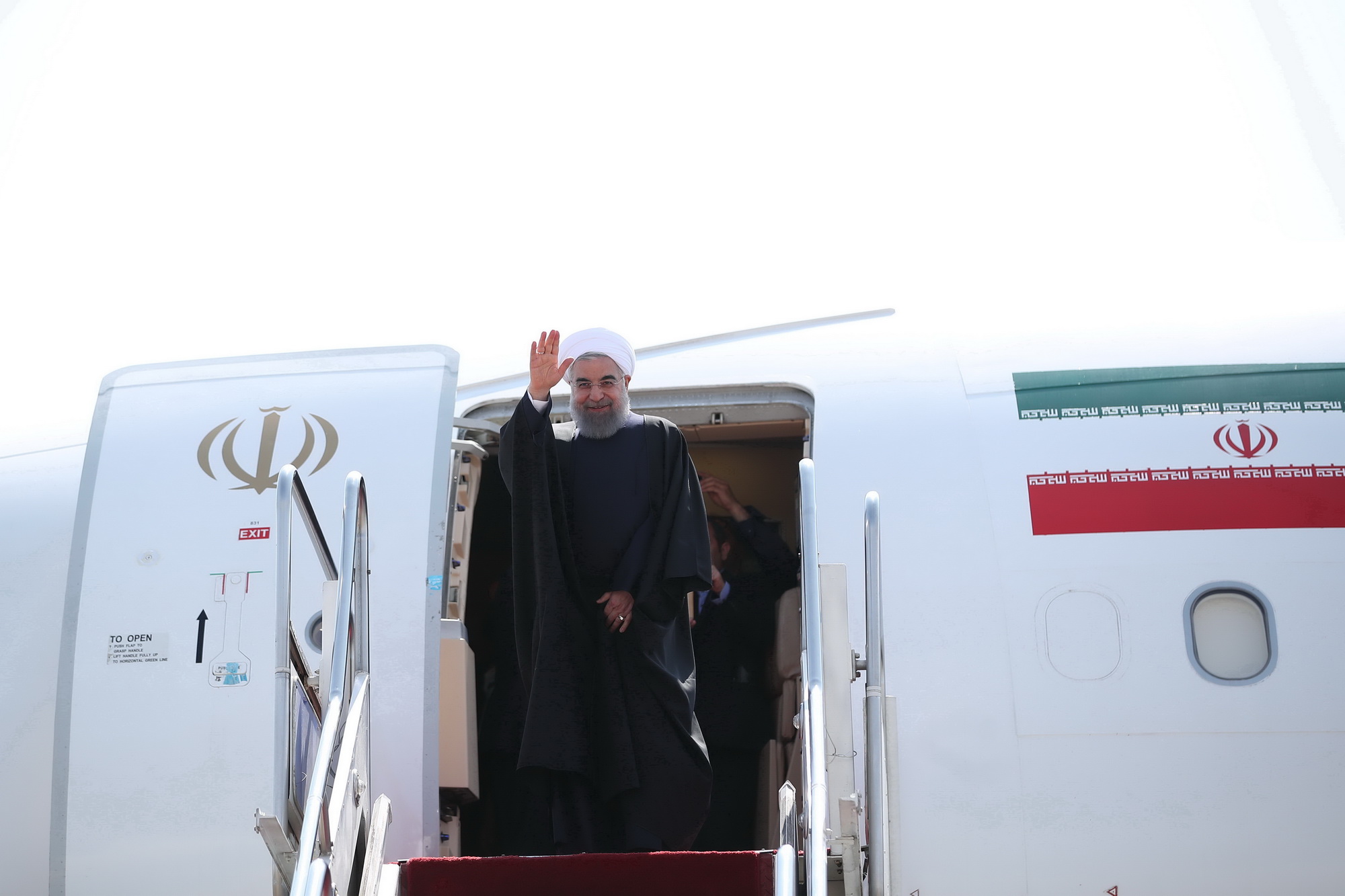 روحانی عازم قزاقستان شد