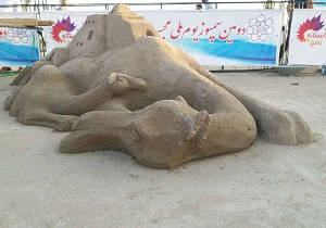 مجسمه شتر برگزیده دومین سمپوزیوم ملی مجسمه های شنی در بافق