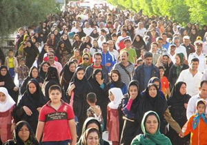پیاده‌روی‌  بزرگ خانوادگی در شهر‌های فارس