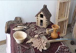 کارآفرینی در روستا با منبت کاری روی چوب + فیلم