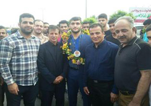استقبال از مدال آور آملی مسابقات کشتی فرنگی جهان