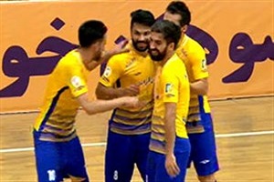 برد خارج از خانه فرش آرا مقابل هیات فوتبال قم + فیلم