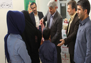 توزیع ۲۰۰ سبد کالا بین خانواده‌های زندانیان نیازمند