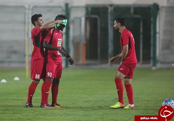 فوتبال چشم بسته پرسپولیسی&zwnj;ها با زمین خوردن بیرانوند و خنده&zwnj;های منشا + تصاویر