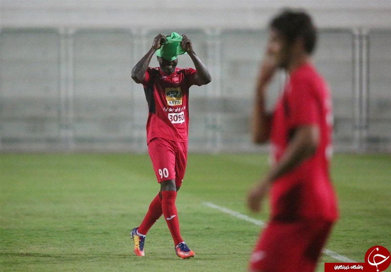 فوتبال چشم بسته پرسپولیسی&zwnj;ها با زمین خوردن بیرانوند و خنده&zwnj;های منشا + تصاویر