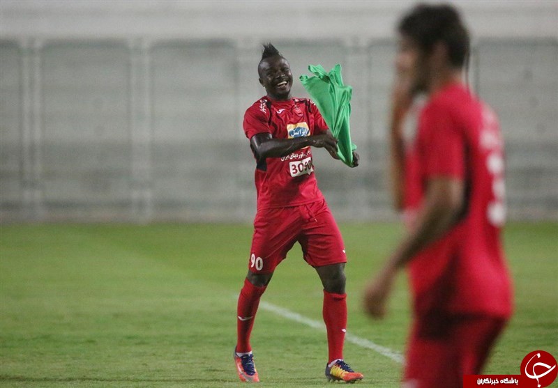 فوتبال چشم بسته پرسپولیسی&zwnj;ها با زمین خوردن بیرانوند و خنده&zwnj;های منشا + تصاویر