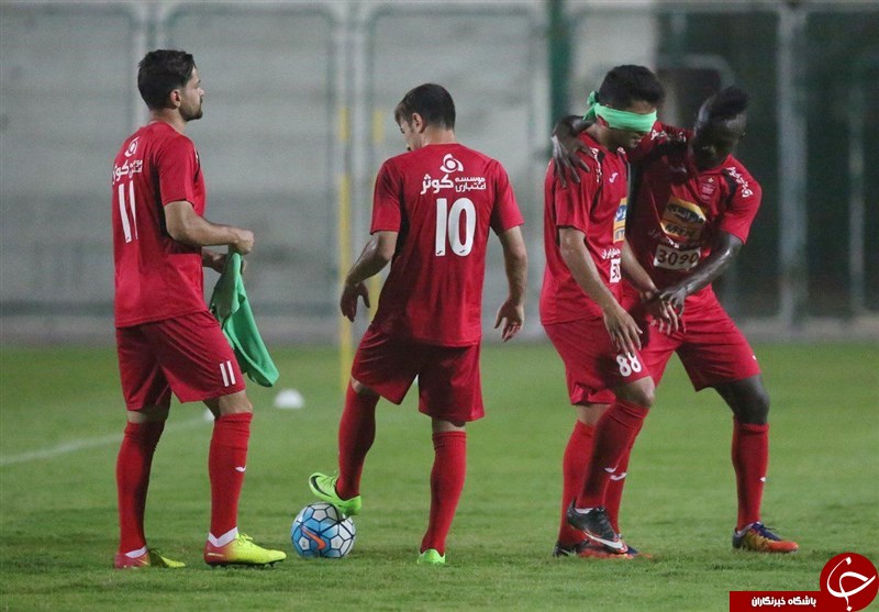 فوتبال چشم بسته پرسپولیسی&zwnj;ها با زمین خوردن بیرانوند و خنده&zwnj;های منشا + تصاویر