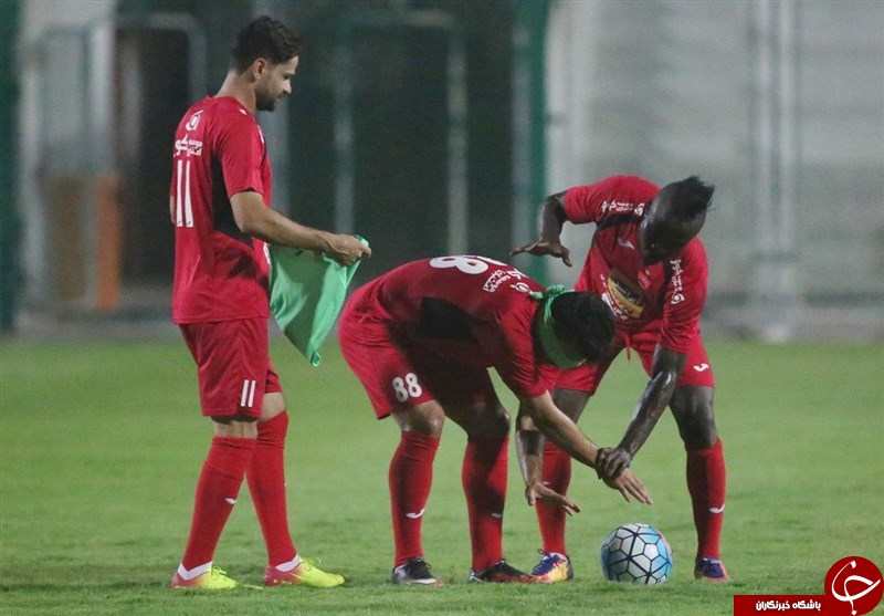 فوتبال چشم بسته پرسپولیسی&zwnj;ها با زمین خوردن بیرانوند و خنده&zwnj;های منشا + تصاویر