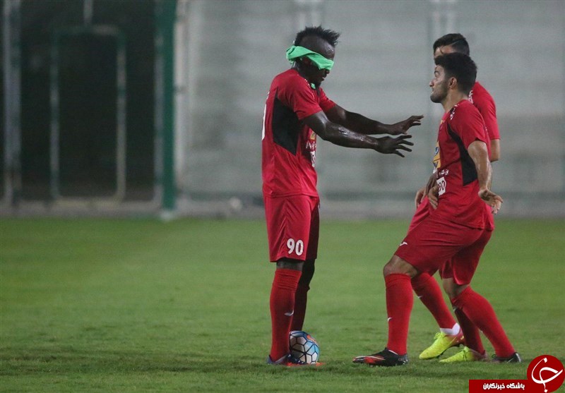 فوتبال چشم بسته پرسپولیسی&zwnj;ها با زمین خوردن بیرانوند و خنده&zwnj;های منشا + تصاویر