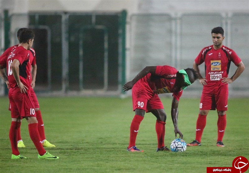 فوتبال چشم بسته پرسپولیسی&zwnj;ها با زمین خوردن بیرانوند و خنده&zwnj;های منشا + تصاویر