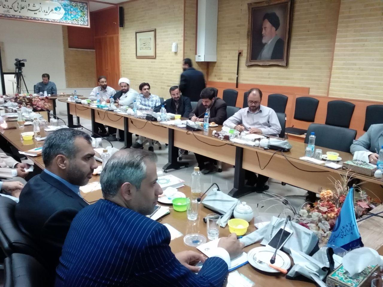 نشست دکتردارابی بامدیران اداره کل پژوهش های اسلامی رسانه