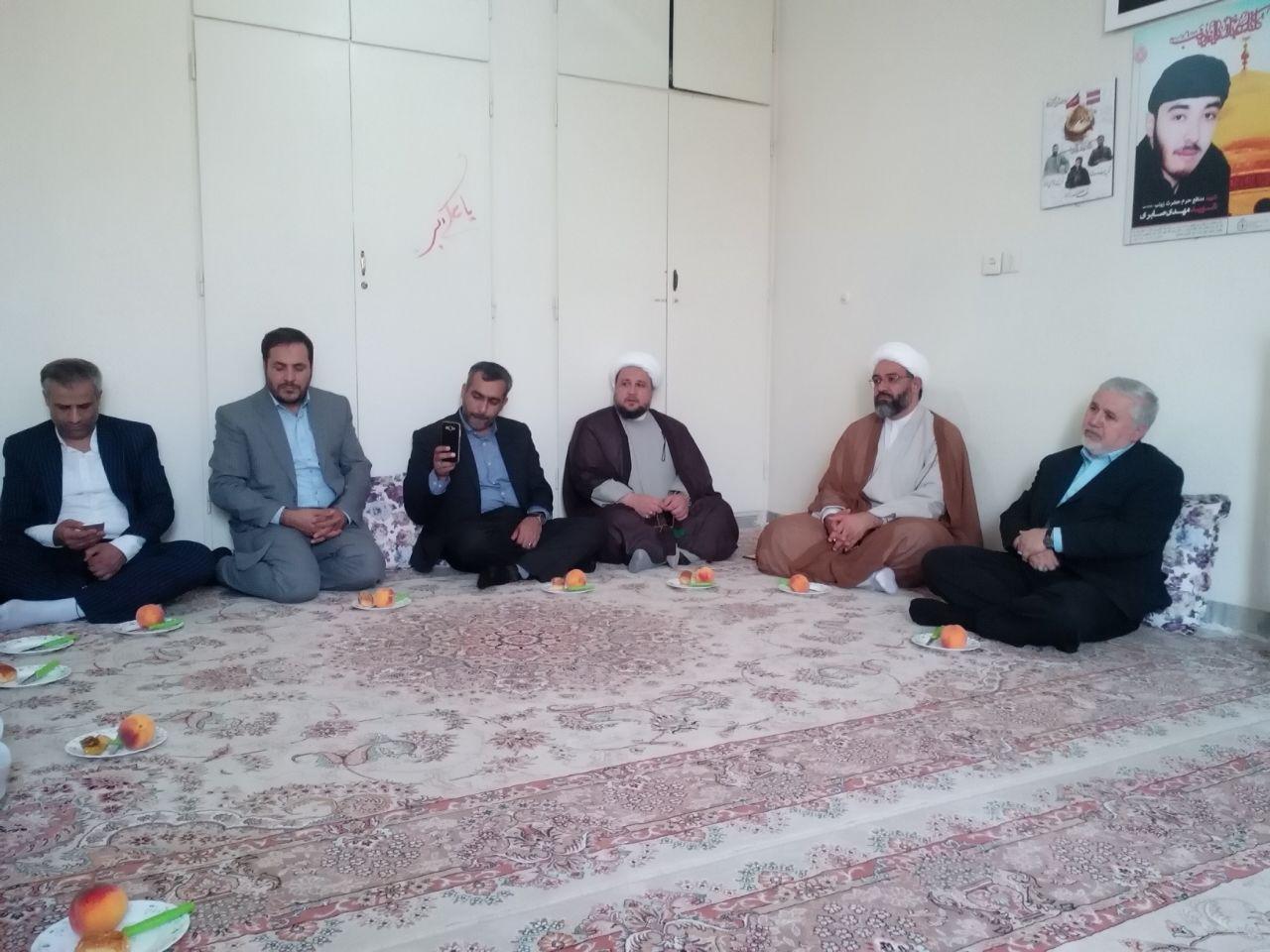 دارابی باخانواده شهید مدافع حرم دیدار داشتند
