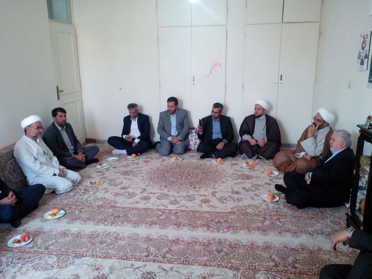 دارابی باخانواده شهید مدافع حرم دیدار داشتند